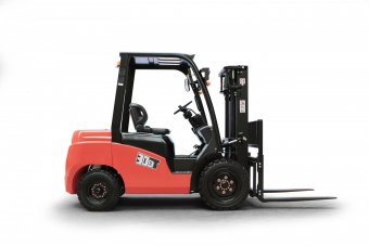Motostivuitor GPL capacitate 2500 kg CPQD25T8